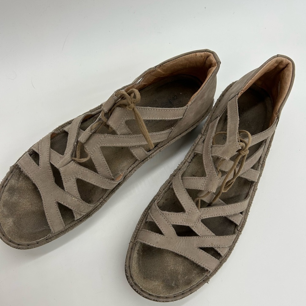 NAOT Yarrow Sandal Beige